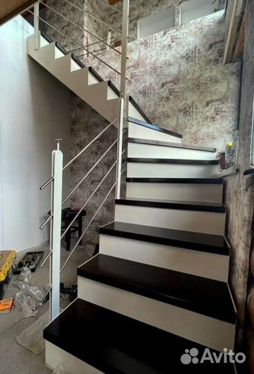 Г-образная лестница