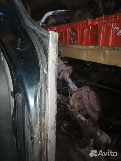 Дверь задняя правая mercury sable 3