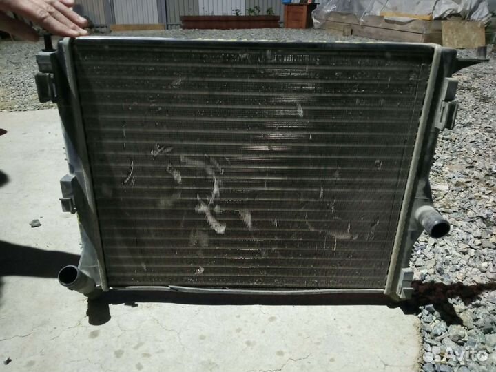 Радиатор на Рено Логан