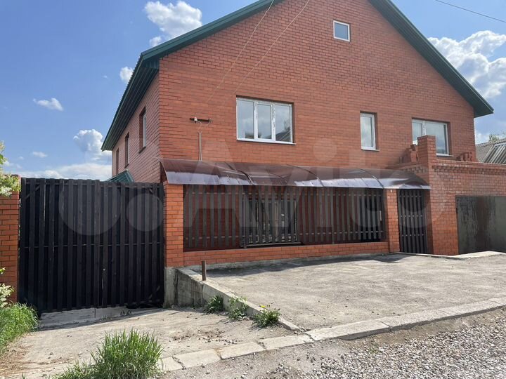 Коттедж 310 м² на участке 6 сот.