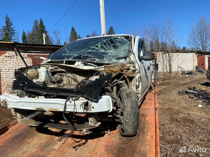 Разбор Renault Logan 2 2018 1.6 МКПП белый Серый