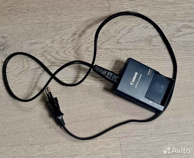 Компактный фотоаппарат canon