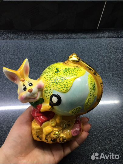 Копилка кролик с глобусом