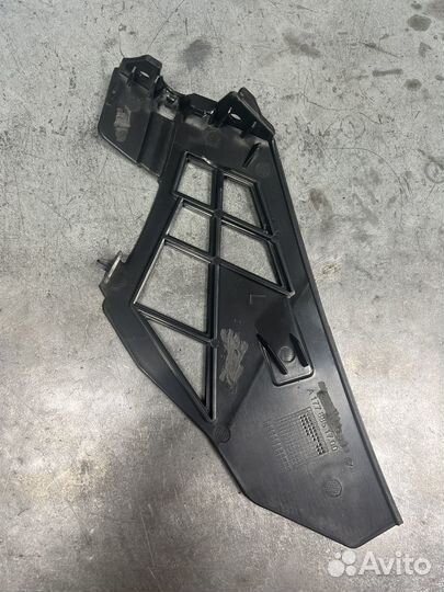 Кронштейн переднего бампера w177 amg