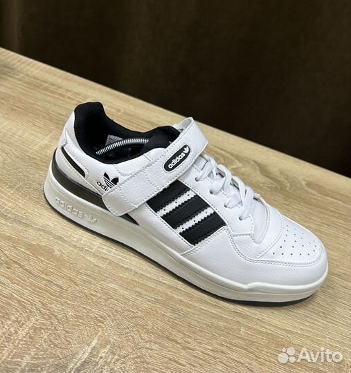 Кроссовки adidas