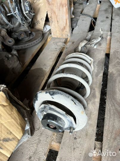 Стойка передняя правая Nissan Primera P12 европа