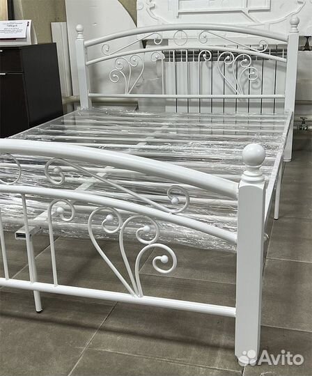 Кровать 140х200, ковка, массив, 2 цвета