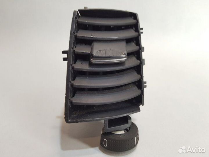 Центральный дефлектор салона правый Opel Zafira B