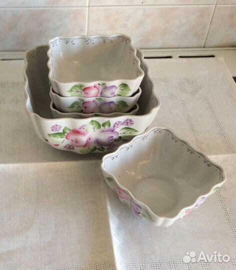 Столовый набор тарелок