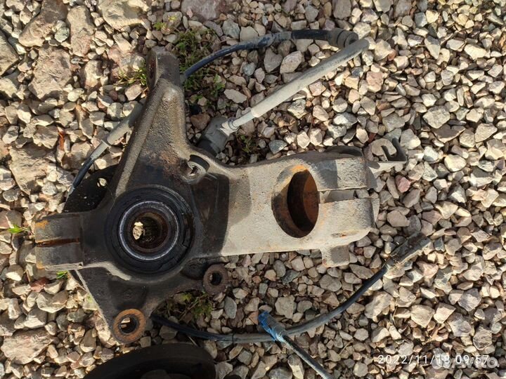 Поворотный кулак левый Пежо 206 с abs