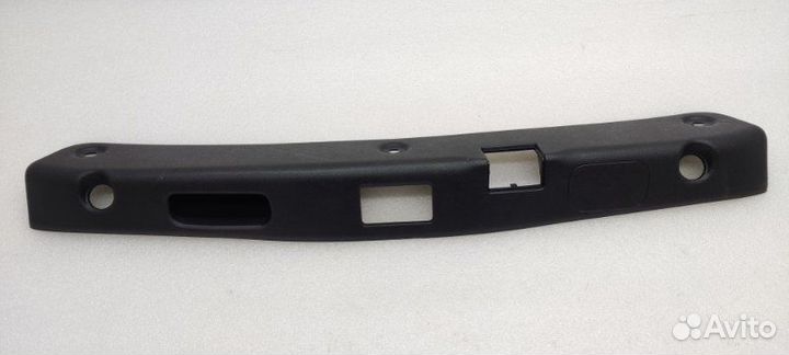 Накладка крышки багажника Mercedes-Benz E-Class