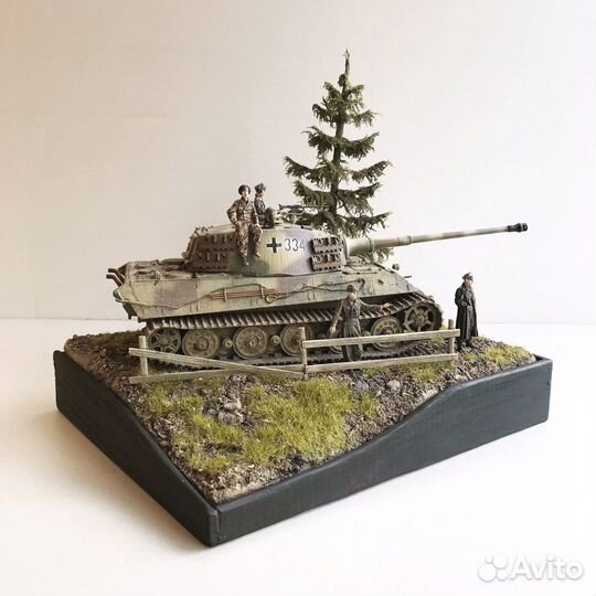Модель танка Тигр II в диораме