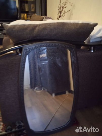 Зеркало в бронзовой оправе