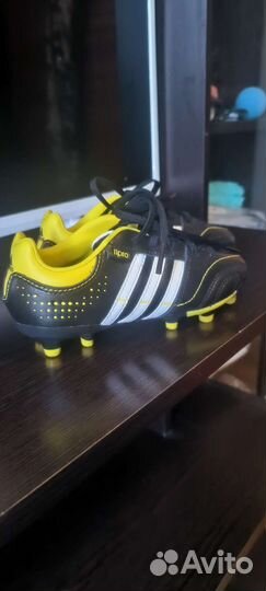 Футбольные бутсы adidas