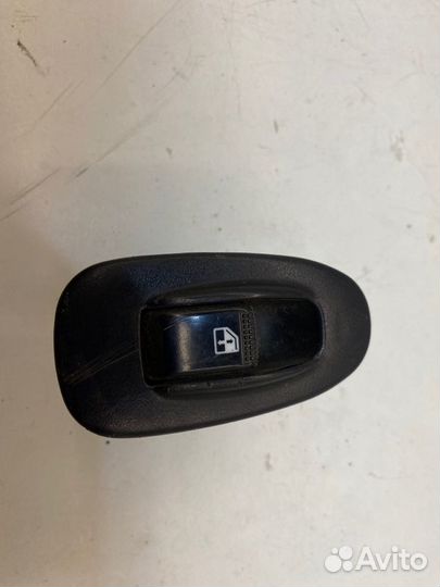 Кнопка стеклоподъемника задняя правая Kia Spectra