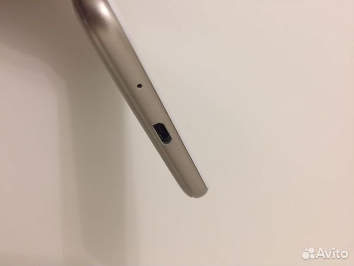 Телефон Honor 7s