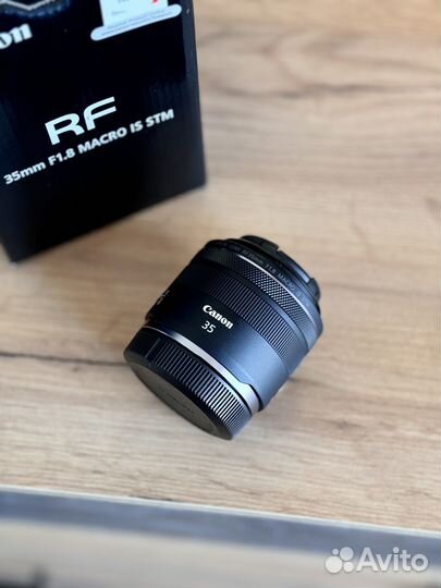 Canon RF 35mm f/1.8 IS STM