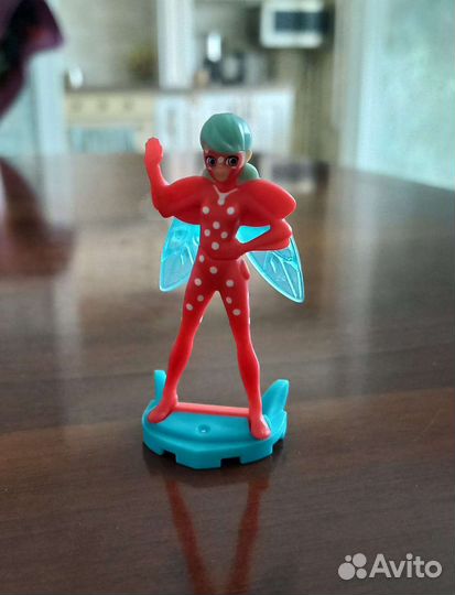 Игрушки из киндера леди баг и супер кот