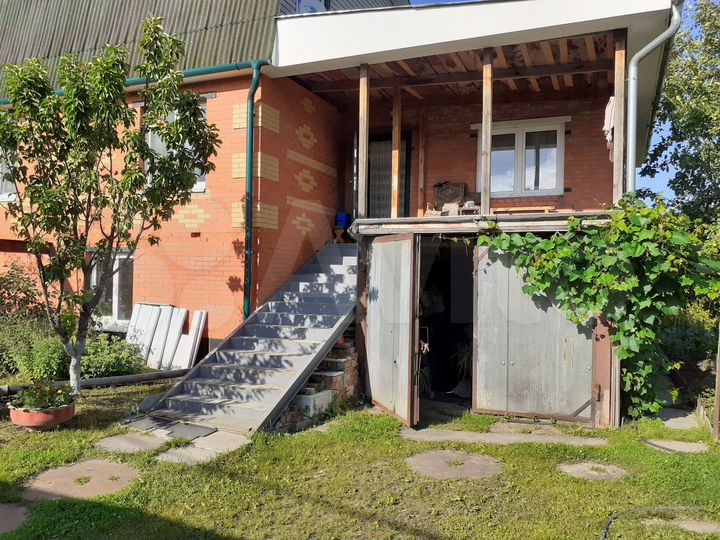 Дом 201 м² на участке 6 сот.