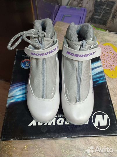 Лыжные ботинки 35р