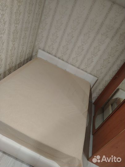 Кровать двухспальная с матрасом 180 200