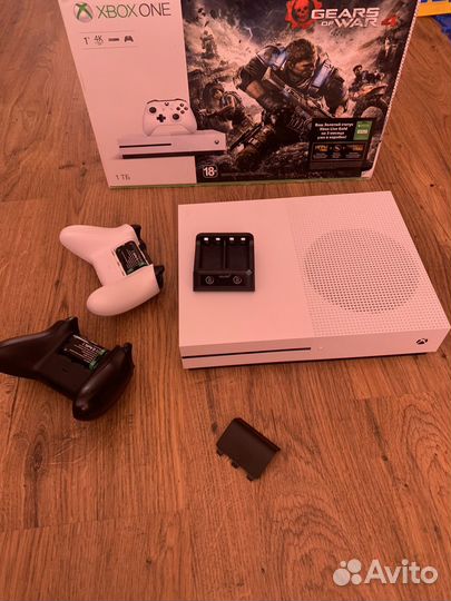 Продам Xbox one s