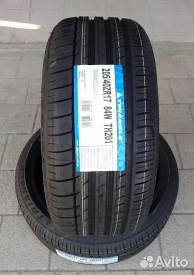 Triangle Sports TH201 255/40 R18