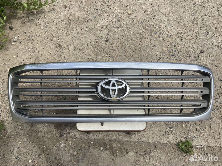 Решетка радиатора Loyota land Cruiser 100 4.7 VX