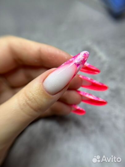 Модель на наращивание ногтей