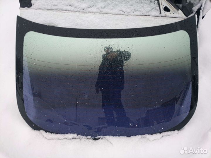 Заднее ветровое стекло Nissan Almera G15