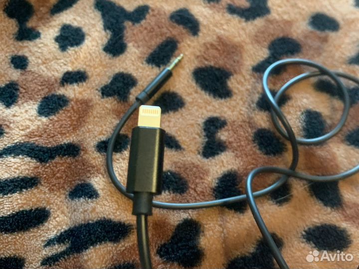 Litghtning to 3.5AUX audio adapter cable