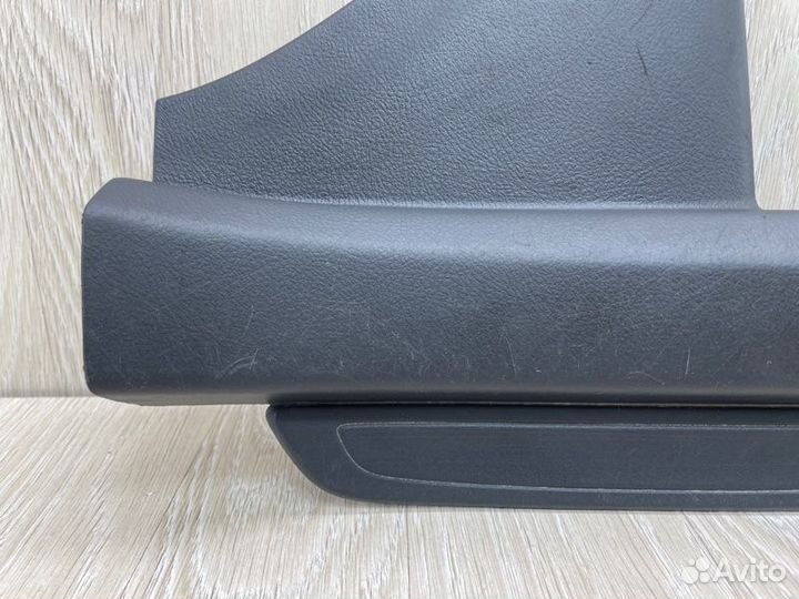 Накладка порога (внутренняя) задняя правая Toyota