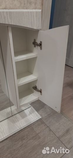 Навесной шкаф для ванной комнаты с зеркалом 85 см