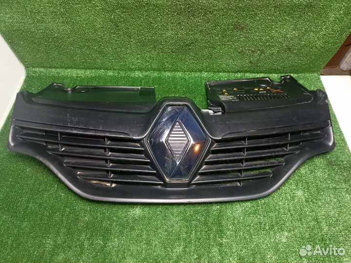 Решётка радиатора Renault logan 2