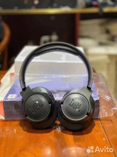 Беспроводные наушники JBL Tune 700BT