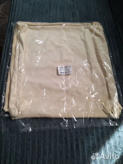 Наволочки с кисточками новые (2 шт)