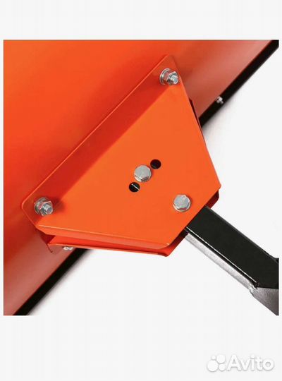 Движок для снега на колёсах