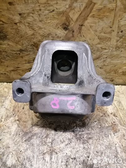 Подушка двигателя правая Audi A4 B8 1.8T CAB