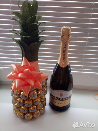 Ананас из конфет