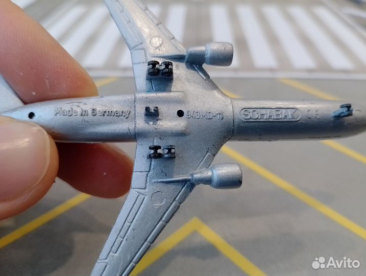 Самолёт MD-11 