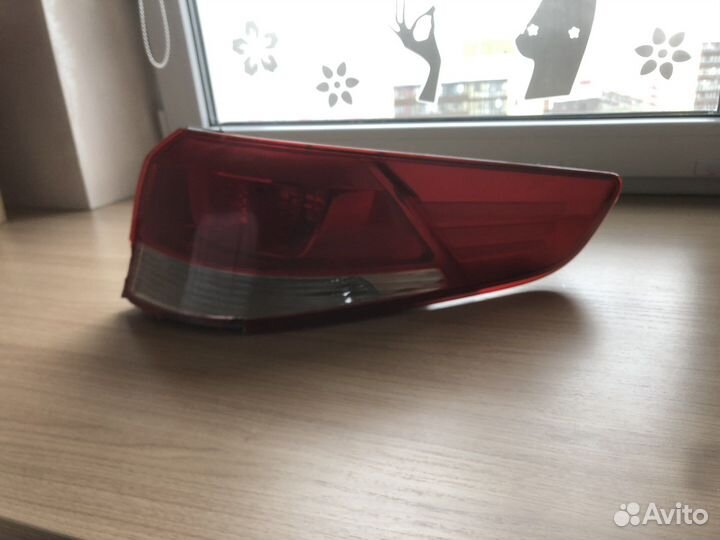 Задняя правая фара на kia rio 3