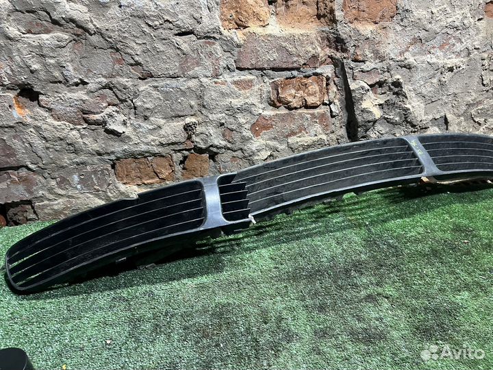 Решетка в передний бампер Passat B5