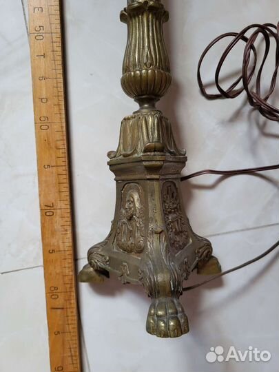 Лампа настольная старинных времени