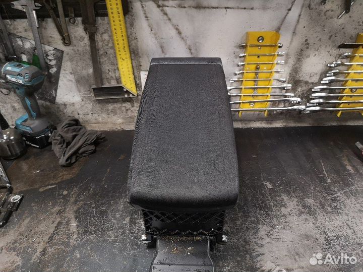 Подлокотник Passat B7 2011г