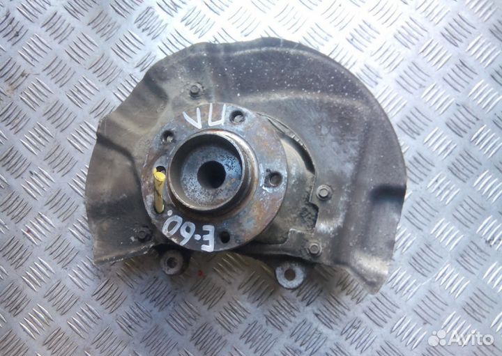 Кулак (ступица) передний левый на бмв 5 Е60