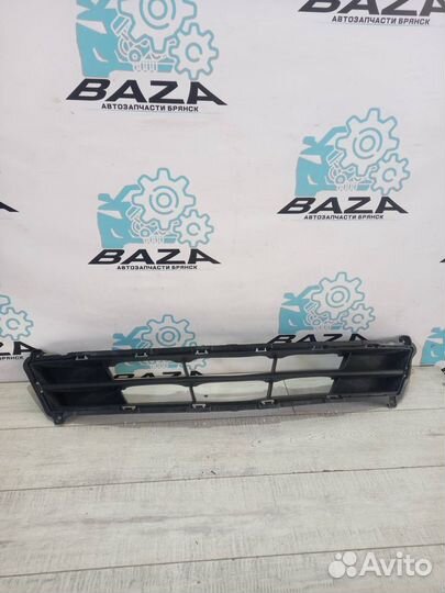 Декоративная решетка радиатора Hyundai Solaris