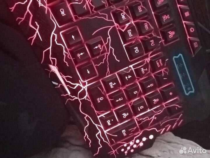 Игровая клавиатура с подсветкой