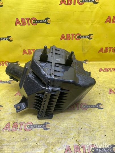 Корпус воздушного фильтра Nissan Fuga Y50 VQ35DE