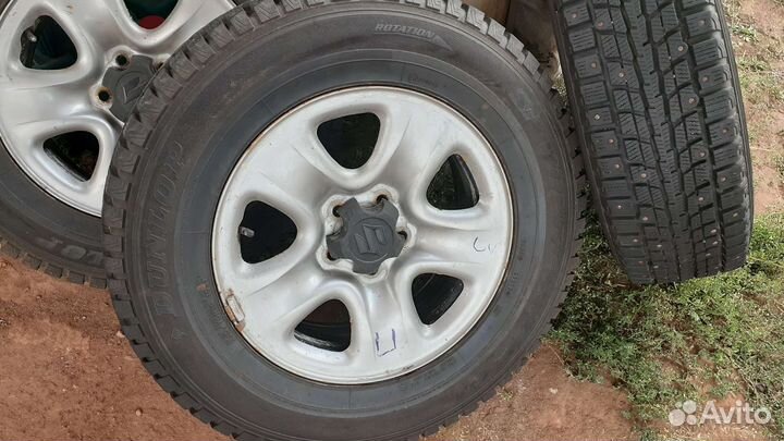 Dunlop SP Winter Ice 01 225/70 R16