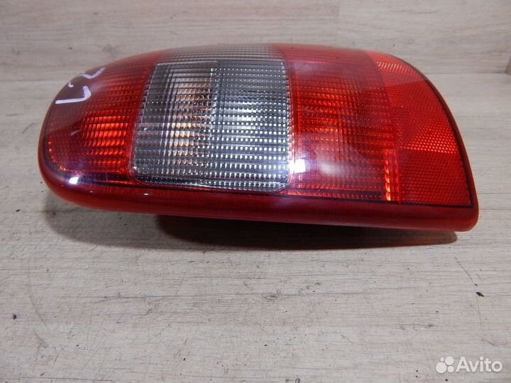 Фонарь задний правый Chrysler Voyager